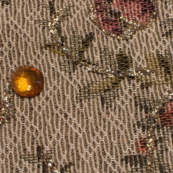 Vintage-Inspired Floral Clutch with Embellishments - Picture 11 of 15